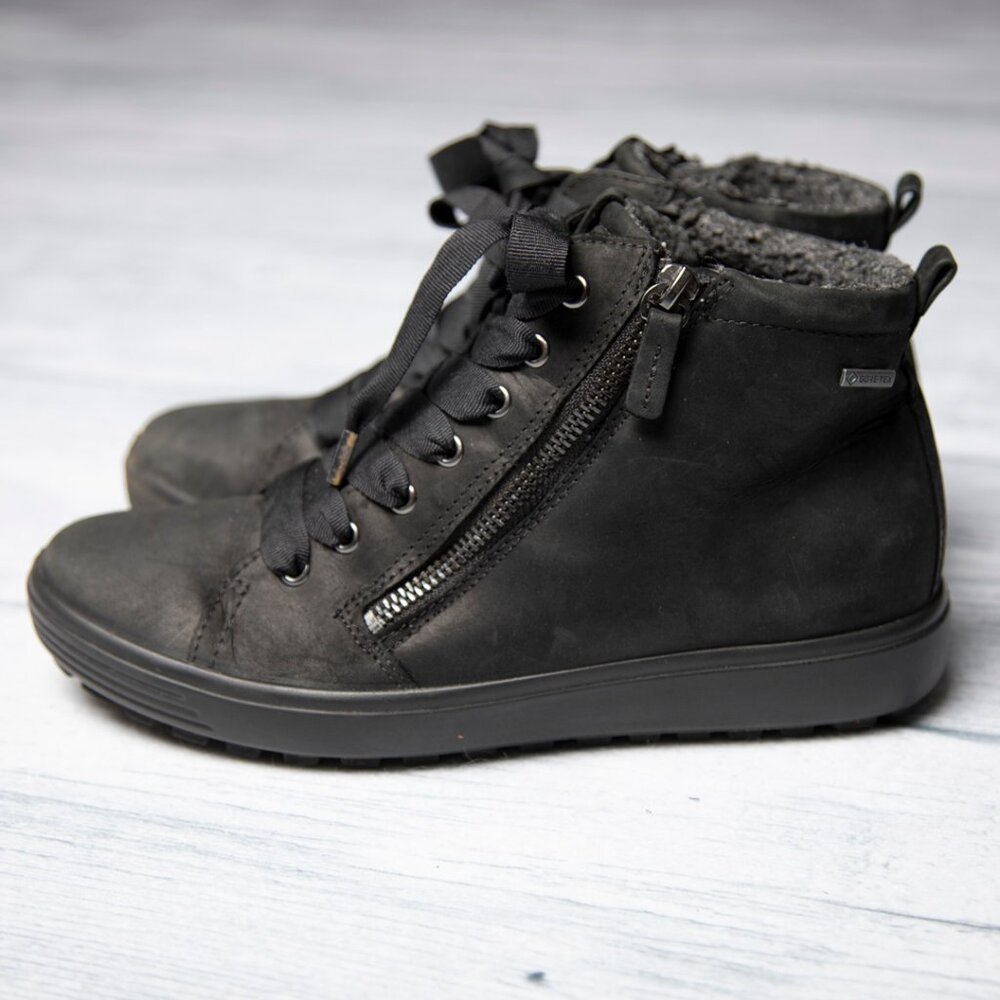 ECCO Women's Soft 7 TRED Gore-TEX High Sneaker, Size 7-7.5